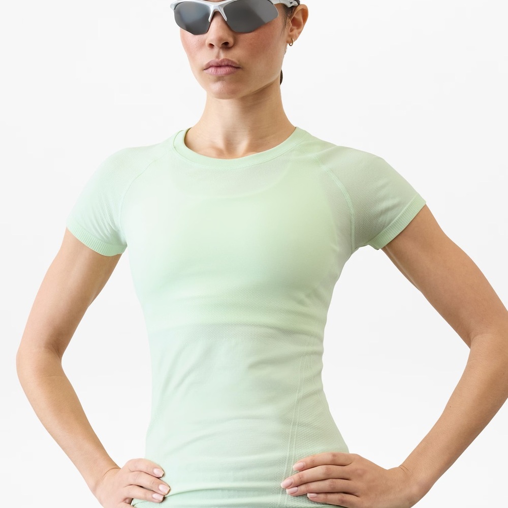 NWT Athleta Momentum Seamless Tee